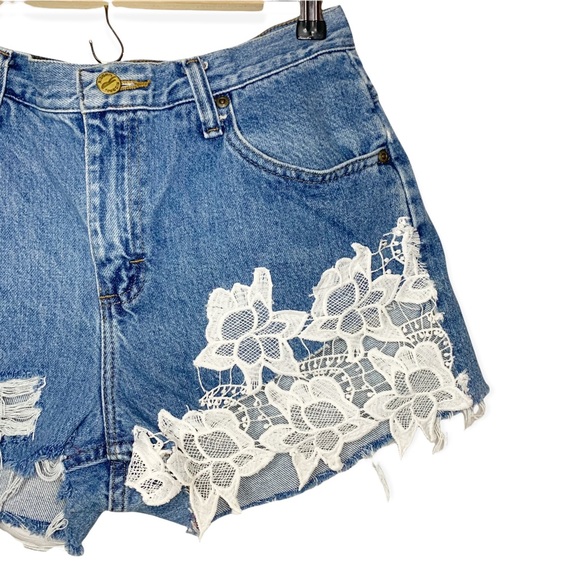 Vintage Denim Riders High Waist Crochet Lace Mom Jean Shorts Size 10 - Picture 3 of 6